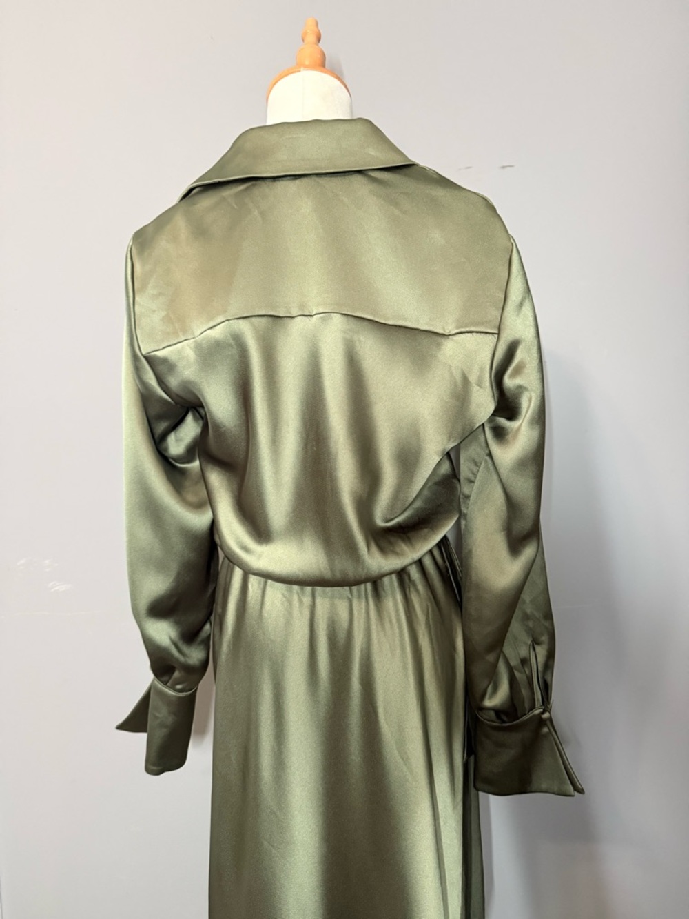 Xscape Olive Green Satin Spread Collar Long Sleeve Gown - NWT - Size 4 - Picture 11 of 14